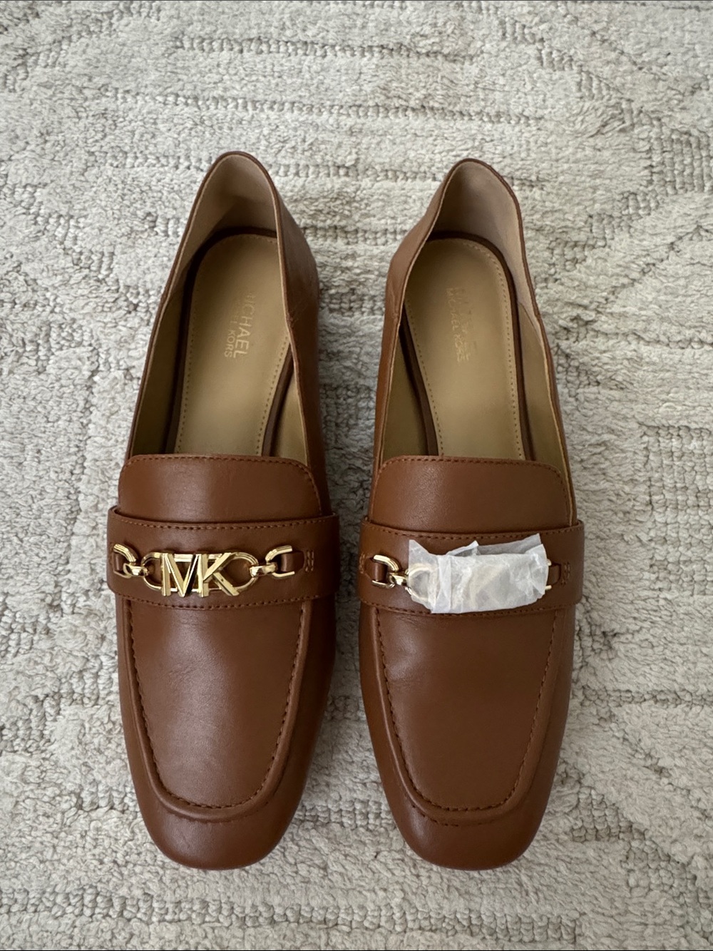NWOT Michael Kors Tan Leather Loafers with Gold MK Chain (Size 7.5)
